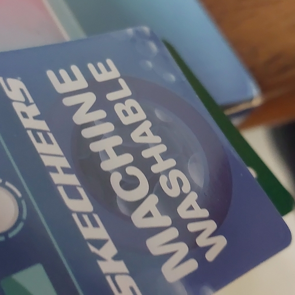 Sketchers Stretch Fit shoes (FREE HOUSE SHOES) - Picture 10 of 15